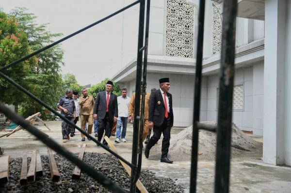  Tinjau Pembangunan Masjid Agung, Edy Rahmayadi Ingatkan Kontraktor Target Penyelesaian